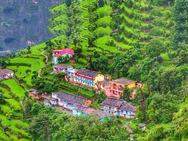Bantoli Village surrounded by nature along the Madmaheshwar route