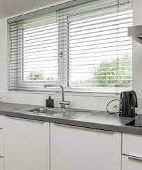 raamdecoratie voor in de keuken jaloezieen thuis raamdecoratie
