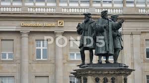 Sehen sie sich für zusätzliche informationen auch die blöcke verkaufsoffener abend und verkaufsoffener sonntag an. Deutsche Bank Filiale At Rossmarkt Squar Stock Video Pond5