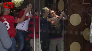 Adeptos Invadem Hotel Onde Estava O Flamengo E Nem Gabriel O Pensador Faltou A Festa Videos Jornal Record