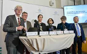 Folkhälsomyndigheten, socialstyrelsen och myndigheten för samhällsskydd och beredskap ger. Sverige Rustar For En Pandemi Skruvar Upp Planeringen