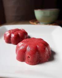 京都土産の人気者の春verが マールブランシュの苺とホワイトチョコのフォンダンショコラをハック いつものお濃茶も良いけども 4月23日まで発売 malebranchekyoto マールブランシュ 京都グルメ 苺 京都伊勢丹 手 food desserts pudding