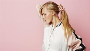 Qual è il rapporto (istock photos) nell’universo femminile i capelli occupano un posto di rilievo: Capelli Raccolti Idee Facili Per Acconciature Fai Da Te