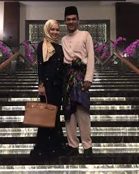 Video tular lan pet pet bergaduh lagi, kali ini dengan penghantar makanan. Foto Foto Mengejutkan Isteri Lan Pet Pet Yang Jelita Bak Anak Dara Iluminasi