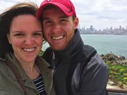 ROG-20-50860-OBGYN Recruitment Booklet.indd