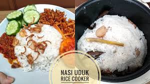 Cara membuat nasi uduk ini sangat mudah, kebanyakan hanya hanya 3 atau 4 langkah saja anda sudah bisa menyajikan nasi uduk untuk sarapan resep nasi uduk betawi sederhana ini memiliki rasa gurih yang menggugah selera. Resep Nasi Uduk Rice Cooker Youtube
