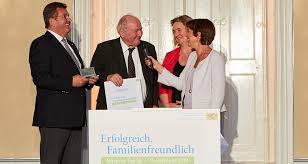 All das, was diese frauen tagtäglich leisten, ist keine selbstverständlichkeit. Hipp Als Familienfreundliches Unternehmen In Bayern Ausgezeichnet Hipp