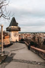 Zusammen mit dem dom und der burg bildet das kaisermausoleum die sog. Ein Wochenende In Graz Sehenswurdigkeiten Highlights Tipps Sommertage Graz Sehenswurdigkeiten Ausflug