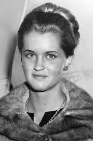 Barbara Merrill's Instagram, Twitter & Facebook