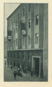 One of the earliest nazi flags was displayed on the shores of the tegernsee in 1920. Archivmeldung Mariahilf Forschungsprojekt Zum Hitler Haus Im Bezirksmuseum Presse Service