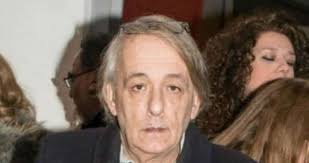 Αρχική ετικέτες ανδρεασ μικρουτσικοσ facebook. Ayth Einai H Hlikia Toy Andrea Mikroytsikoy