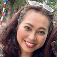 Elisa Warren's Instagram, Twitter & Facebook