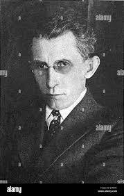 Kenneth Searle's Instagram, Twitter & Facebook