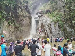 It is located approximately 70 km from the capital city of kuala lumpur. Destinasi Bajet Air Terjun Sungai Chiling Kuala Kubu Facebook