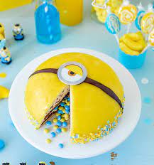 Aus dem grund habe ich sie mit diesem minion kuchen überrascht. Minions Torten Anleitung Rezept Minion Deko Ideen Im Uberblick