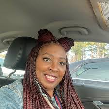 Elnora Lindsey's Instagram, Twitter & Facebook