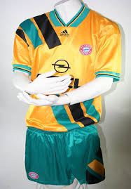 This page displays a detailed overview of the club's current squad. Adidas Fc Bayern Munchen Trikot Gelb 1993 95 Hose Herren Xs S 36 38 40 Spieler Trikot De Marktplatz Retro Vintage Fussball Trikots Von Superstars