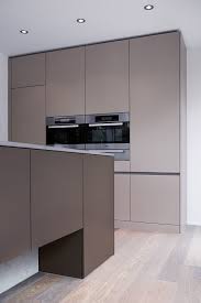 schlichte kuche mit integrierten geraten von elbau kuchen design wohnung kuche kuchendesign