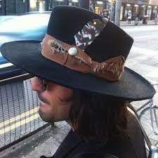 Pin By Cleber Piovesano On A Hat Is A Hat Mens Hats Fashion Outfits With Hats Hats For Men