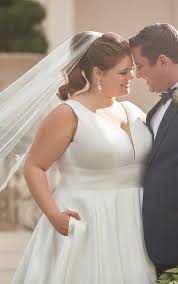 Although the ceremony involved in a royal wedding evokes long, ancient tradition, often the dress worn by the bride is reflective of contemporary for example, queen victoria wore a plain court dress whereas queen elizabeth wore a drop waist dress of ivory chiffon typical of the early 1920s fashion. Royal Inspired Simple Plus Size Wedding Dress Stella York Wedding Dresses