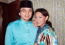 Wangian yang melambangkan karismatik bak erra fazira! Biodata Dan Latar Belakang Pelakon Erra Fazira Iluminasi