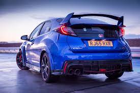 The civic type r combats weight with an aluminum hood, lowering overall weight to help free up precious performance. Honda Civic Typ R Gt
