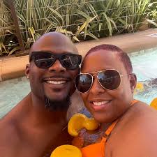 Do couples typically freeze and eat their wedding cake