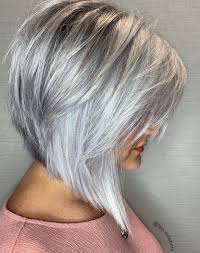 steeply angled silver bob with layers 165155511323360348 bob frisur graue haare frisuren graue haare graue haare