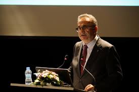 İç mimarlar, bir tasarımın amaçlanan iç ortamı oluşturmak için nasıl bir araya geleceğini anlamak için. Profesyonellerden Genc Mimarlara Kritik Uyarilar Yapi Dergisi