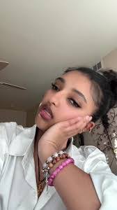 Fiona Wiley's Instagram, Twitter & Facebook