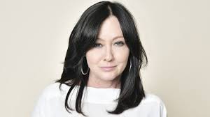 Shannen doherty defends charmed reboot: Shannen Doherty Sei Eine Kampferin Sagt Ian Ziering Promiflash De