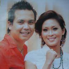 Ia dimuatkan dalam album kedua spin, litar asmara (2001) dan album pertama achik & nana, istimewa untukmu (2003). Achik Spin Nana Cari Ketenangan By Sittyamani