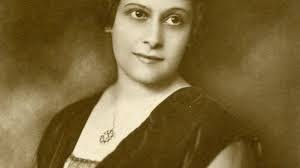 Wanda Reich's Instagram, Twitter & Facebook