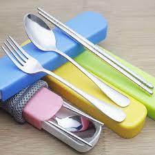 Terdiri dari table spoon fork dengan panjang 22 cm lebar 4 cm, dessert spoon fork 19 cm lebar 3 cm, coffee spoon dan cake fork panjang 14 cm lebar 3 cm. Harga Grosir Sendok Set Garpu Cutlery Set Sendok Makan Stainless Termurah Shopee Indonesia
