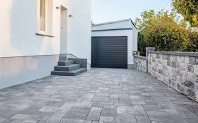 Garageneinfahrt Pflastersteine In 2020 Garageneinfahrt Hofeinfahrt Garage Einfahrt