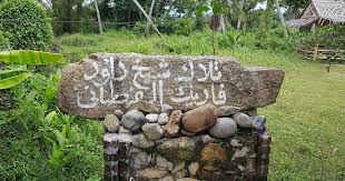 Kuburnya bersampingan dengan kubur sayyidina abdullah bin abbas iaitu sepupu rasulullah saw. Pudin Ttg Patani Kunjungan Ke Telaga Sheikh Daud Al Fatani