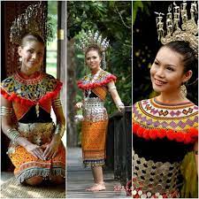 Keling adalah lambang kepada kaum iban yang membawa maksud seorang lelaki yang kaut, gagah dan kacak. Steveen Ben July 2016