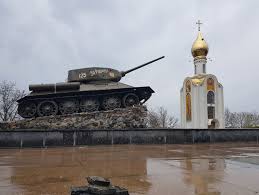 Tiraspol holiday rentals tiraspol holiday packages flights to tiraspol tiraspol restaurants tiraspol attractions tiraspol shopping. Datei Tiraspol Heldengedenkstatte T34 Kirche 20190408 Jpg Reisefuhrer Auf Wikivoyage