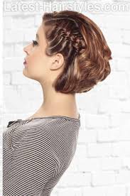 Right now short hairstyles are very popular among women for the special wedding day. 28 Gorgeous Wedding Hairstyles For Short Hair This Year