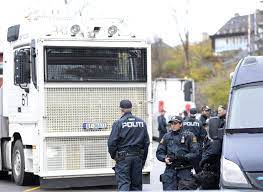 Det er 60km/t miljø på stedet og målt. Demonstrasjoner Og Opptoyer Oslo Uro Pa Karl Johan Etter Masseslagsmal Og Demonstrasjoner I Oslo