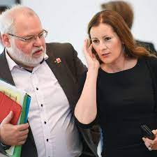 Vor dem verfassen der mails an die politikerin seien vermutlich recherchen in einem. Janine Wissler Morddrohungen Gegen Linken Politikerin Die Polizei Hat Ein Ernstes Problem Kommentare