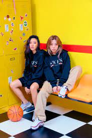 What can you not do in a public chatroom? Wheesa Mamamoo And Hwasa Image 7020945 On Favim Com