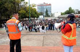 En el curso del simulacro, la flota formó dos grupos tácticos navales que se enfrentaron entre sí, entrenando en la detección, contraataque y ataque con misiles de crucero a un portaviones enemigo y los buques de su escolta, detalló en 21 jun 2021 | 00:19 gmt. Simulacro Nacional 2021 Primer Macrosimulacro 2021 Cuando Y A Que Hora Se Llevara A Cabo Nacional W Radio Mexico
