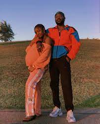 Singer simi is a year older today. Adekunle Gold Shares Adorable Loved Up Photos With Pregnant Wife Simi Theinfong