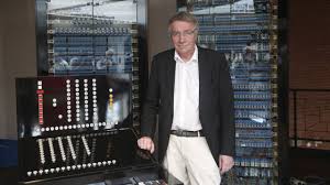 Der rechner wog zwölf kilogramm, verwendete das betriebssystem cp/m. Wo Wurde Der Erste Computer Der Welt Gebaut Welt Der Wunder Tv