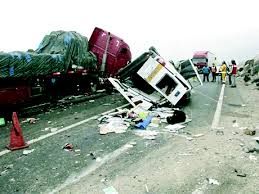 Al sitio del accidente se trasladaron los equipos de emergencia de chañaral, caldera, el salado y taltal y la ruta 5 norte se mantuvo interrumpida en ambos sentidos, mientras estos trabajaron en el. Soychile Cl Noticias De Todo Nuestro Pais