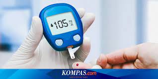 Fluktuasi gula darah pasti terjadi seiring dengan konsumsi makanan sepanjang hari dan kemampuan tubuh ketika kadar gula darah begitu rendah, seseorang bisa mengalami pusing, lemas, bahkan pingsan. Kadar Gula Darah Normal Untuk Orang Dengan Dan Tanpa Diabetes Halaman All Kompas Com