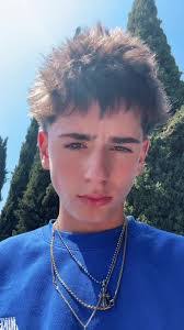 Justin Mendenhall's Instagram, Twitter & Facebook