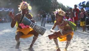 Serangko berasal dari jambi yang terbuat dari tanduk kerbau. Alat Musik Tifa Pengertian Sejarah Fungsi Dan Jenisnya Ilmuseni Com