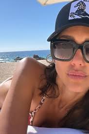 Jessica Alba Clothes and Outfits